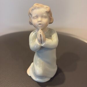VINTAGE VISTA ALEGRE PORTUGAL PORCELAIN PRAYING CHILD COLLECTIBLE FIGURINE, 4.5”